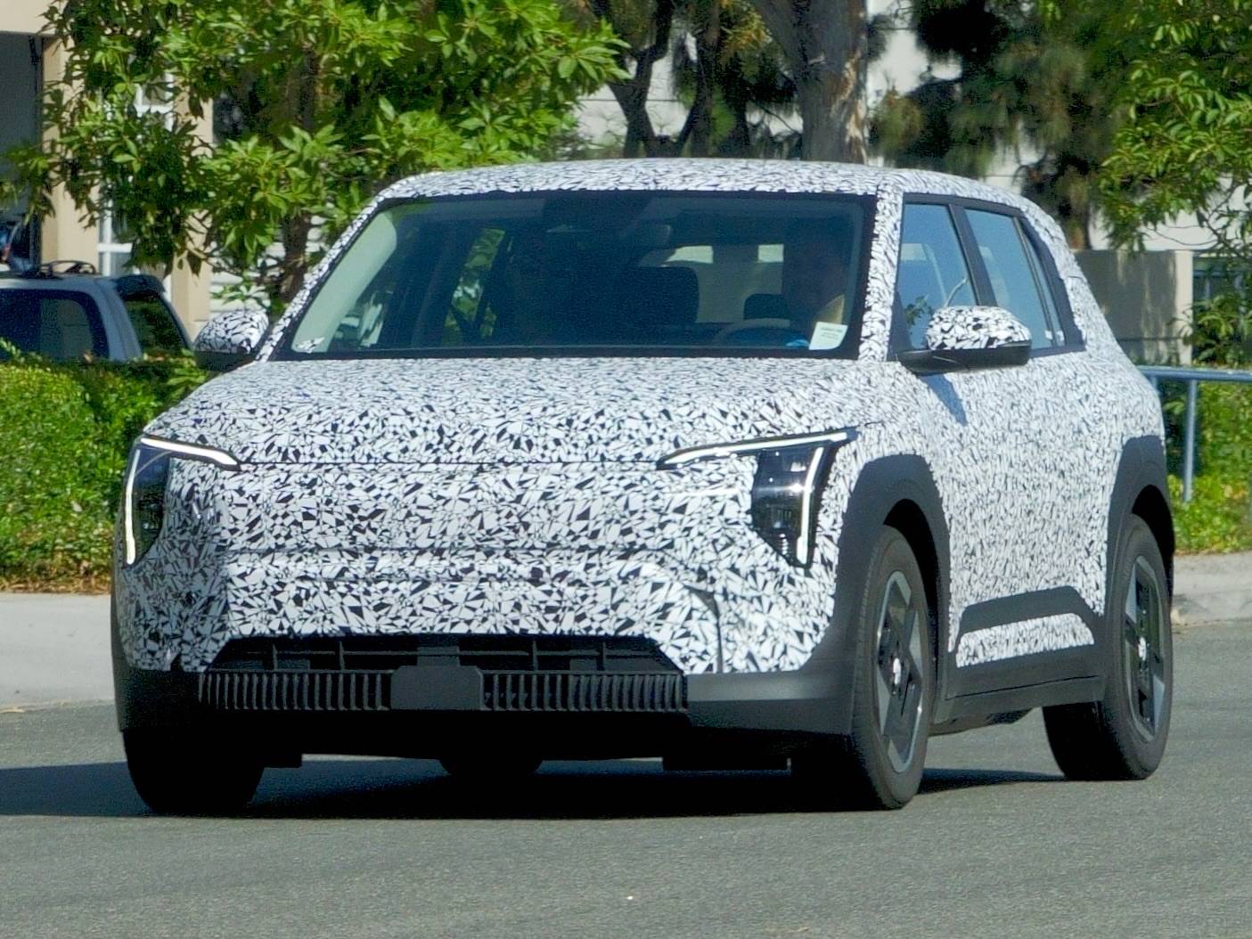 Kia EV3 U.S. spec Kia EV3 sightings - spy photos & videos 2025 Kia EV3 SUV US spy photo