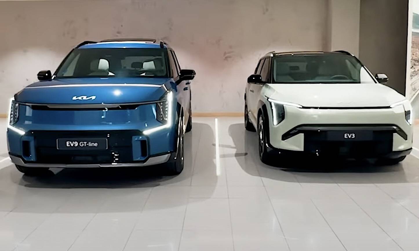 Kia EV3 EV3 vs. EV9 comparison side by side photos EV3 vs. EV9 comparison side by side photos pics 20