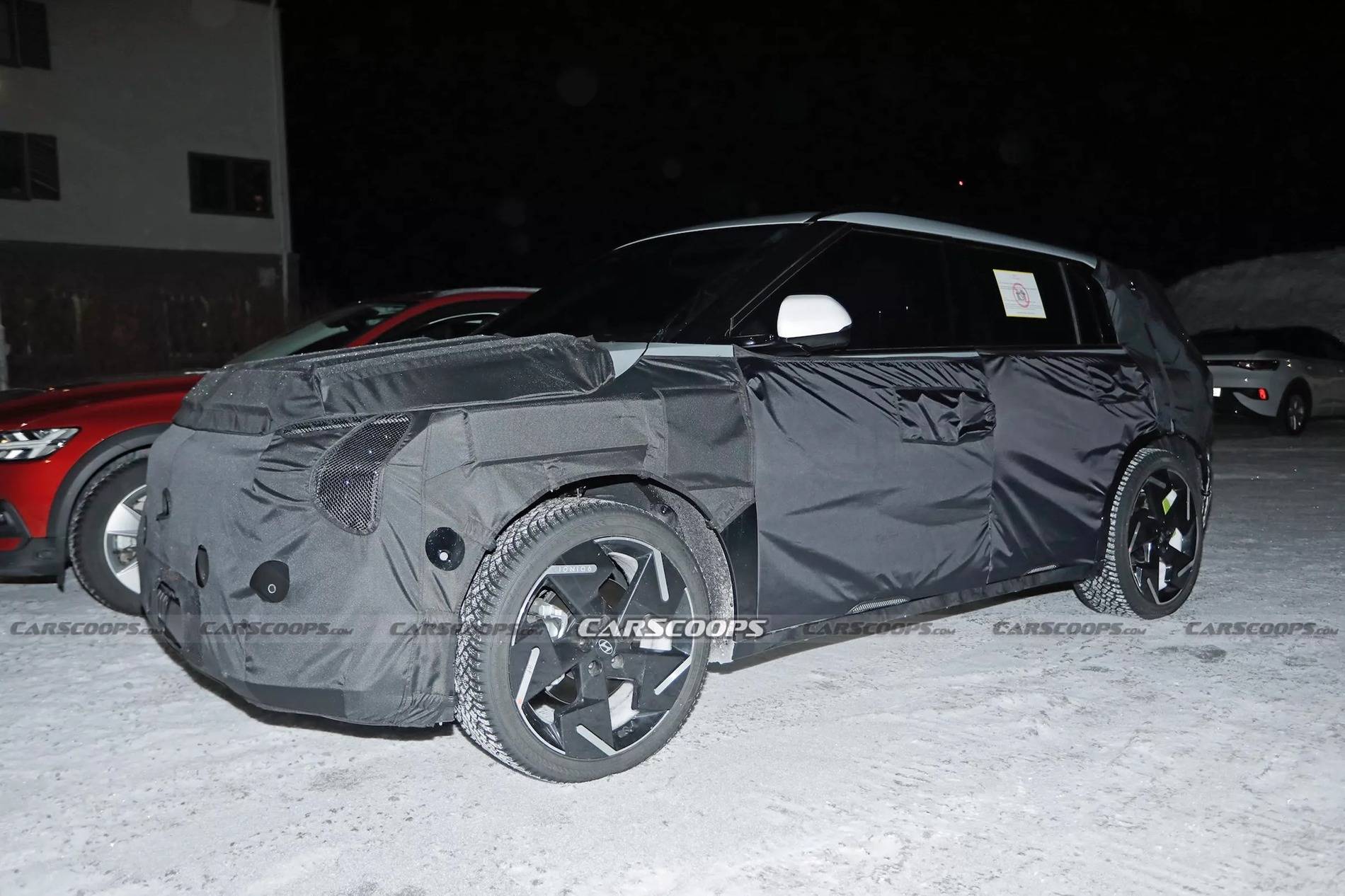 Kia EV3 EV3 GT Dual-Motor Performance Model Spied! Kia-EV3-GT-spy-shots-00021